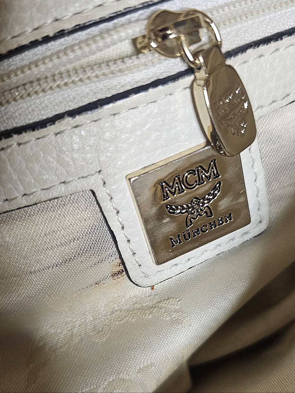 MCM White Visetos Hobo Shoulder Bag - Picture 9 of 15
